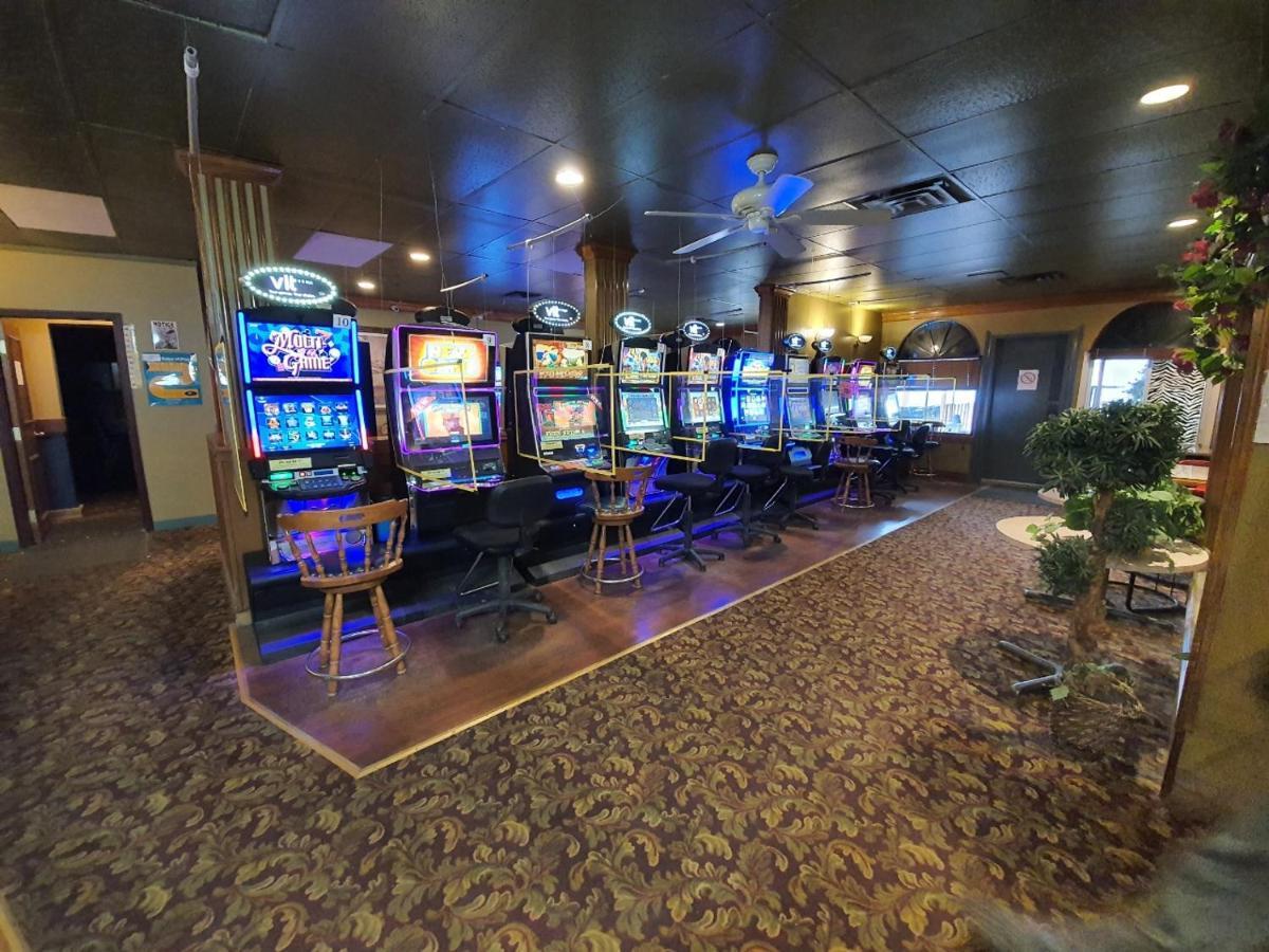 Sundre Motor Inn Exterior photo