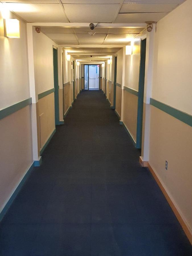 Sundre Motor Inn Exterior photo