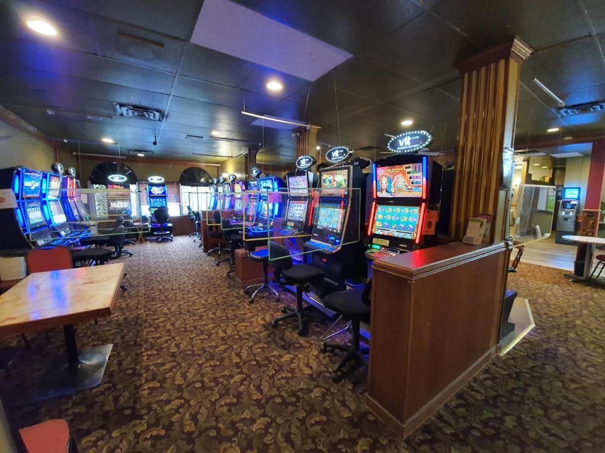 Sundre Motor Inn Exterior photo