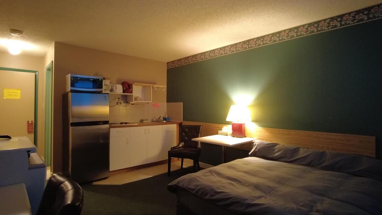Sundre Motor Inn Exterior photo