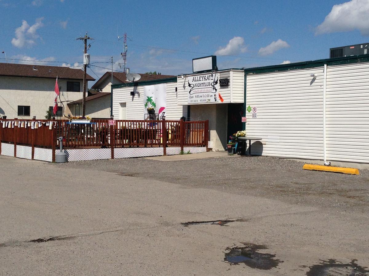 Sundre Motor Inn Exterior photo